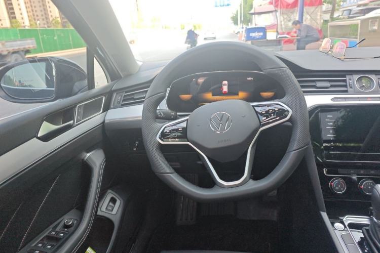 Used Volkswagen Magotan 2025 Zhongxiang Version 280TSI DSG Comfort Edition Steering Wheel