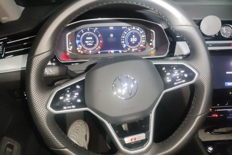 Used Volkswagen Magotan 2025 Zhongxiang Version 330TSI DSG Luxury Edition Steering Wheel