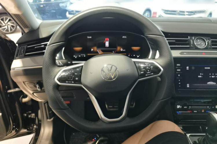 Used Volkswagen Magotan 2025 Revised Version Zhongxiang Edition 280TSI DSG Luxury Trim Steering Wheel