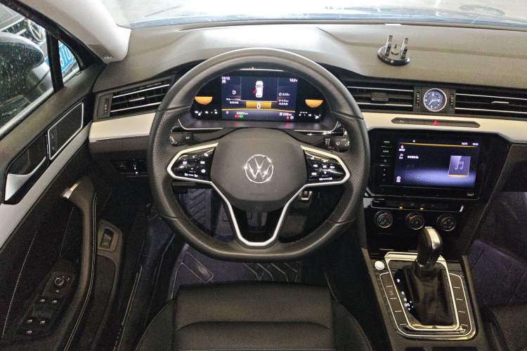 Used Volkswagen Magotan 2025 Zhongxiang Version 280TSI DSG Comfort Edition Steering Wheel