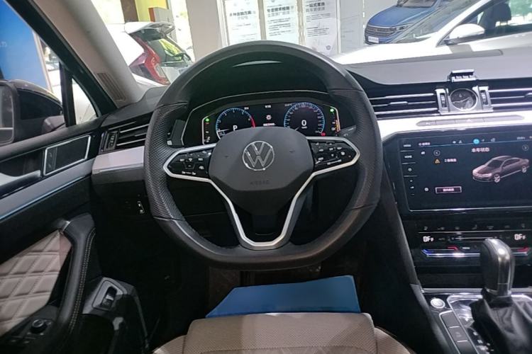 Used Volkswagen Magotan 2025 Revised Version 2 Zhongxiang Edition 330TSI DSG Luxury Trim Steering Wheel