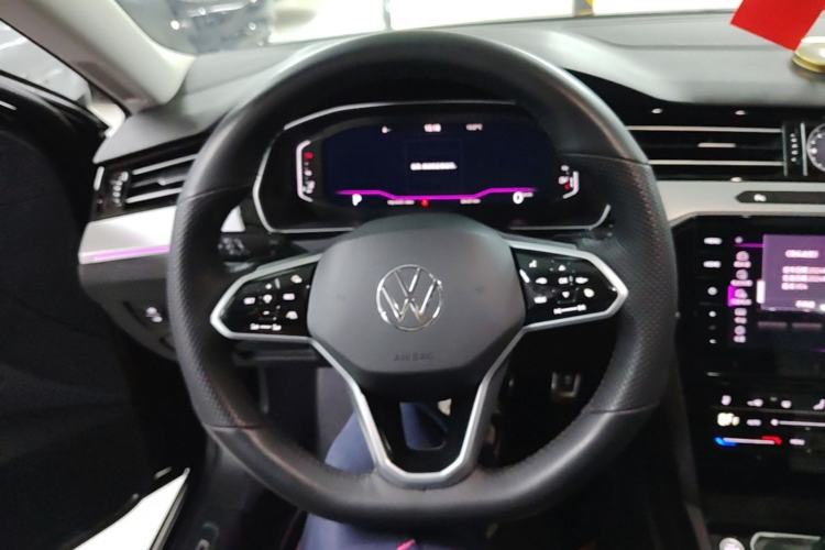 Used Volkswagen Magotan 2025 Zhongxiang Version 330TSI DSG Luxury Edition Steering Wheel