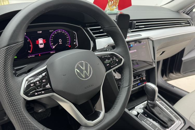 Used Volkswagen Magotan 2025 Revised Version Zhongxiang Edition 330TSI DSG Luxury Trim Steering Wheel