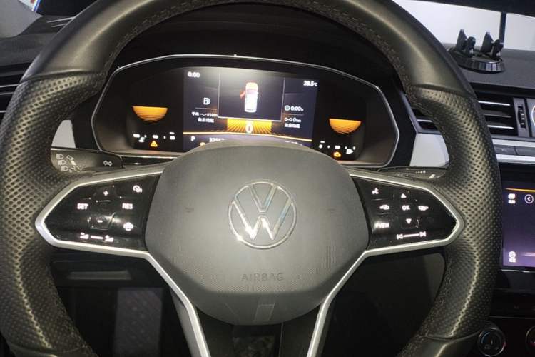 Used Volkswagen Magotan 2025 Zhongxiang Version 280TSI DSG Comfort Edition Steering Wheel