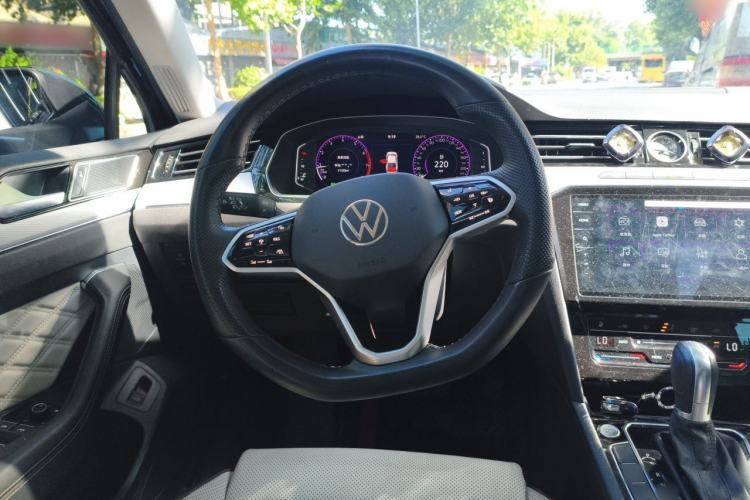 Used Volkswagen Magotan 2025 Revised Version 2 Zhongxiang Edition 330TSI DSG Luxury Trim Steering Wheel