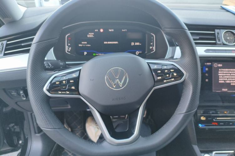 Used Volkswagen Magotan 2025 Revised Version Zhongxiang Edition 330TSI DSG Luxury Trim Steering Wheel