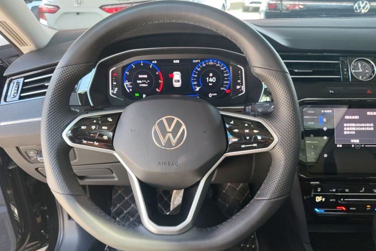 Used Volkswagen Magotan 2025 Revised Version 2 Zhongxiang Edition 330TSI DSG Luxury Trim Steering Wheel