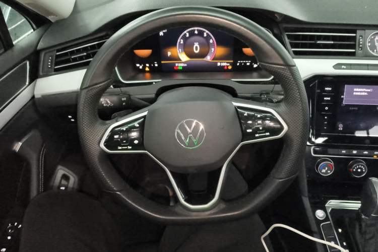 Used Volkswagen Magotan 2025 Zhongxiang Version 280TSI DSG Comfort Edition Steering Wheel