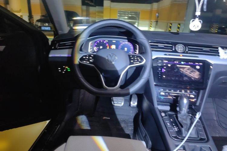 Used Volkswagen Magotan 2025 Revised Version Zhongxiang Edition 330TSI DSG Luxury Trim Steering Wheel