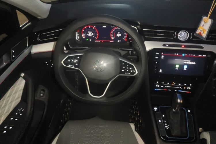 Used Volkswagen Magotan 2025 Revised Version 2 Zhongxiang Edition 330TSI DSG Luxury Trim Steering Wheel