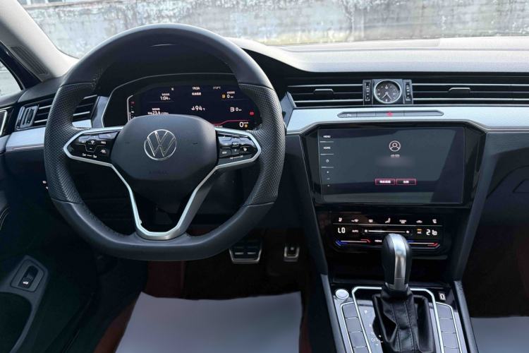 Used Volkswagen Magotan 2025 Revised Version Zhongxiang Edition 330TSI DSG Luxury Trim Steering Wheel