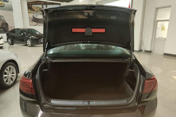 Used Volkswagen Magotan 2025 Zhongxiang Version 280TSI DSG Comfort Edition Trunk