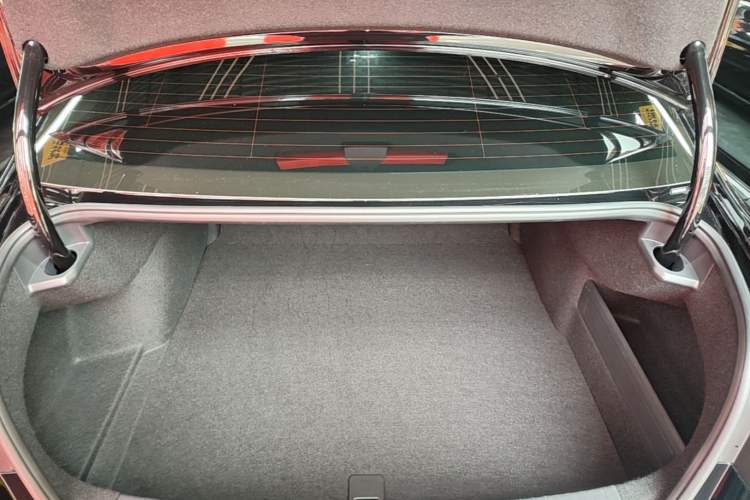 Used Volkswagen Magotan 2025 Revised Version Zhongxiang Edition 330TSI DSG Luxury Trim Trunk