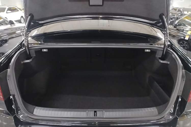 Used Volkswagen Magotan 2025 Zhongxiang Version 330TSI DSG Luxury Edition Trunk
