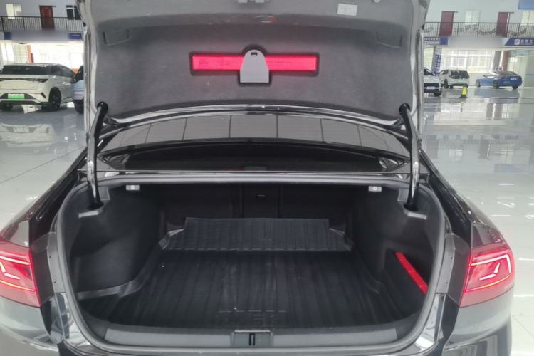 Used Volkswagen Magotan 2025 Revised Version Zhongxiang Edition 280TSI DSG Luxury Trim Trunk