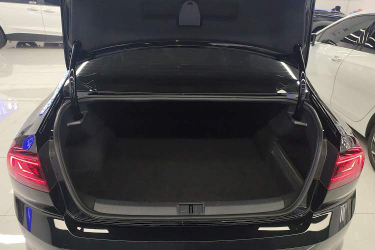Used Volkswagen Magotan 2025 Zhongxiang Version 330TSI DSG Luxury Edition Trunk