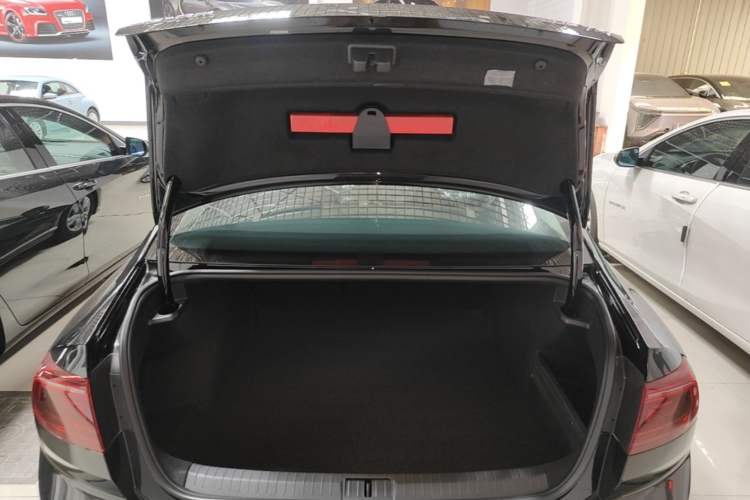 Used Volkswagen Magotan 2025 Zhongxiang Version 280TSI DSG Comfort Edition Trunk