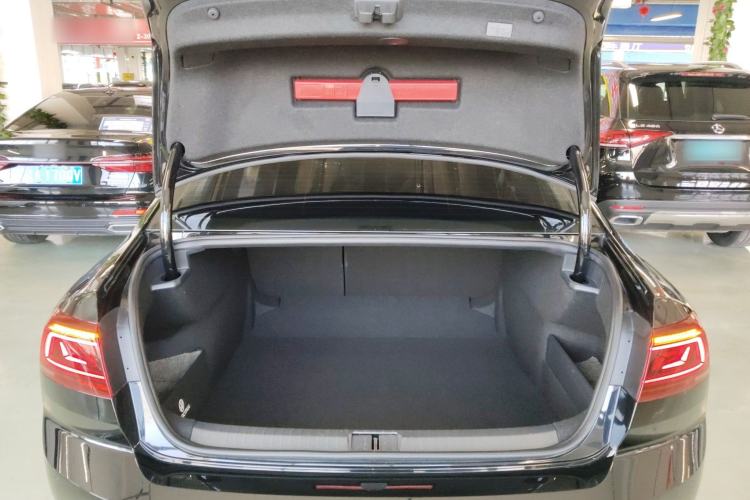 Used Volkswagen Magotan 2025 Revised Version Zhongxiang Edition 280TSI DSG Luxury Trim Trunk