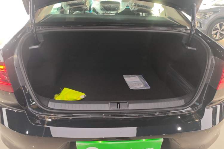 Used Volkswagen Magotan 2025 Zhongxiang Version 280TSI DSG Comfort Edition Trunk