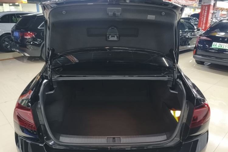 Used Volkswagen Magotan 2025 Revised Version Zhongxiang Edition 330TSI DSG Luxury Trim Trunk