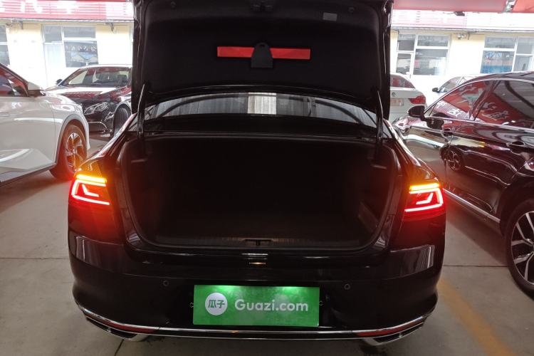 Used Volkswagen Magotan 2025 Revised Version Zhongxiang Edition 330TSI DSG Luxury Trim Trunk