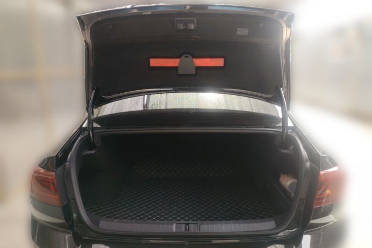 Used Volkswagen Magotan 2025 Zhongxiang Version 330TSI DSG Luxury Edition Trunk