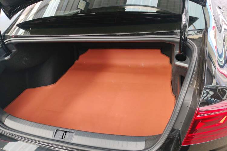 Used Volkswagen Magotan 2025 Revised Version Zhongxiang Edition 330TSI DSG Luxury Trim Trunk