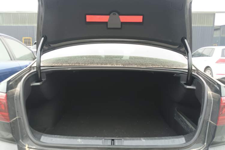 Used Volkswagen Magotan 2025 Zhongxiang Version 280TSI DSG Comfort Edition Trunk