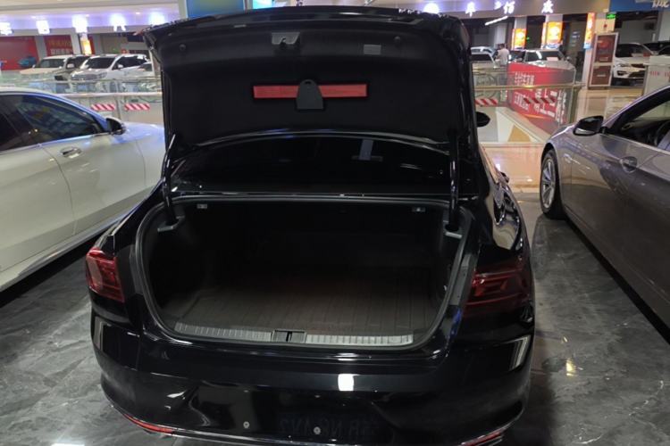 Used Volkswagen Magotan 2025 Zhongxiang Version 330TSI DSG Luxury Edition Trunk