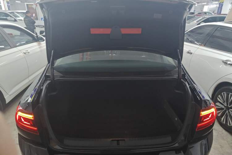 Used Volkswagen Magotan 2025 Zhongxiang Version 280TSI DSG Comfort Edition Trunk