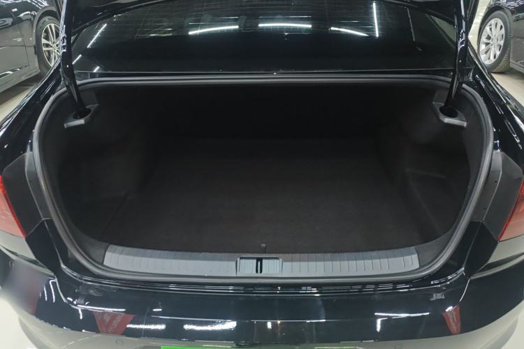 Used Volkswagen Magotan 2025 Revised Version 2 Zhongxiang Edition 330TSI DSG Luxury Trim Trunk
