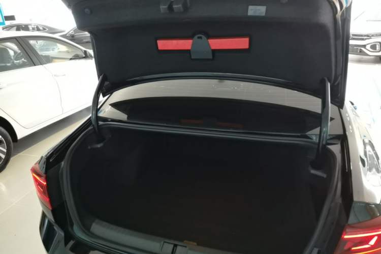 Used Volkswagen Magotan 2025 Revised Version Zhongxiang Edition 280TSI DSG Luxury Trim Trunk