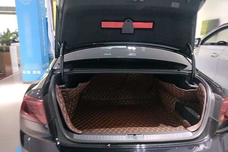 Used Volkswagen Magotan 2025 Revised Version 2 Zhongxiang Edition 330TSI DSG Luxury Trim Trunk