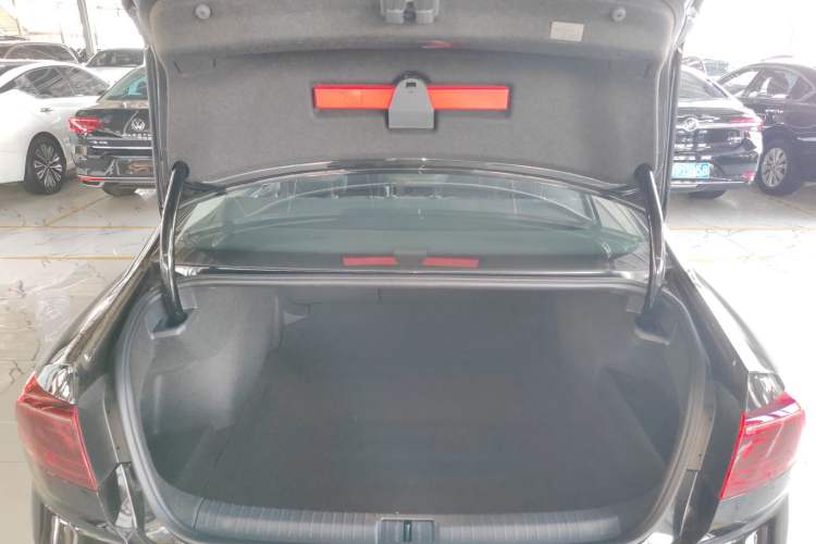 Used Volkswagen Magotan 2025 Zhongxiang Version 280TSI DSG Comfort Edition Trunk