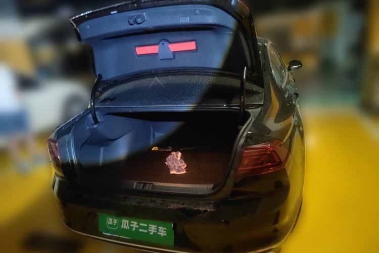 Used Volkswagen Magotan 2025 Revised Version Zhongxiang Edition 330TSI DSG Luxury Trim Trunk