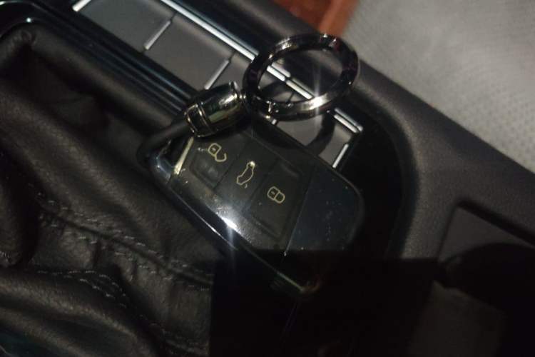 Used Volkswagen Magotan 2025 Zhongxiang Version 330TSI DSG Luxury Edition Vehicle Key