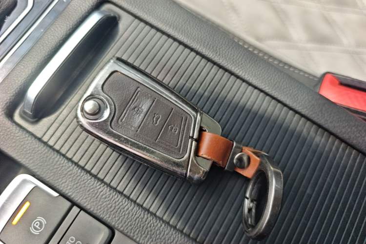 Used Volkswagen Magotan 2025 Zhongxiang Model 280TSI DSG Luxury Version Vehicle Key
