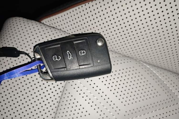 Used Volkswagen Magotan 2025 Zhongxiang Version 330TSI DSG Luxury Edition Vehicle Key