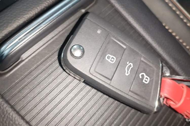 Used Volkswagen Magotan 2025 Zhongxiang Version 330TSI DSG Luxury Edition Vehicle Key