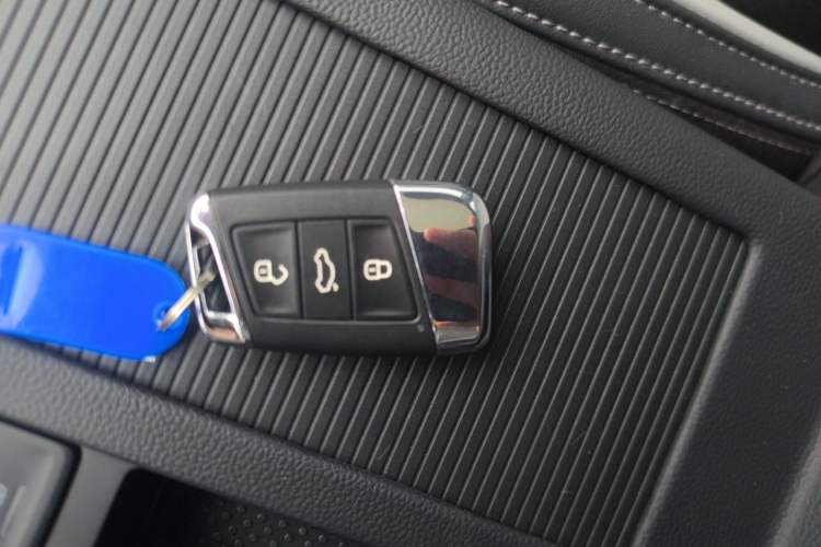Used Volkswagen Magotan 2025 Zhongxiang Model 280TSI DSG Luxury Version Vehicle Key