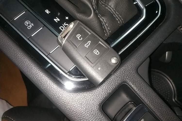 Used Volkswagen Magotan 2025 Revised Version Zhongxiang Edition 330TSI DSG Luxury Trim Vehicle Key