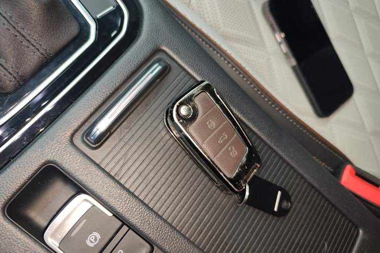 Used Volkswagen Magotan 2025 Zhongxiang Version 330TSI DSG Luxury Edition Vehicle Key