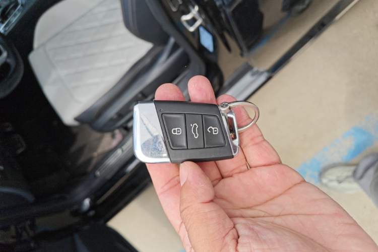 Used Volkswagen Magotan 2025 Zhongxiang Version 330TSI DSG Luxury Edition Vehicle Key