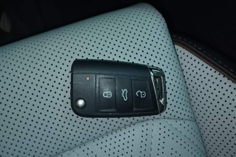 Used Volkswagen Magotan 2025 Zhongxiang Version 330TSI DSG Luxury Edition Vehicle Key