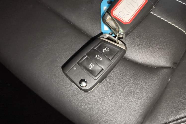 Used Volkswagen Magotan 2025 Zhongxiang Version 280TSI DSG Comfort Edition Vehicle Key