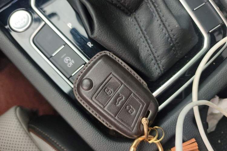 Used Volkswagen Magotan 2025 Zhongxiang Version 330TSI DSG Luxury Edition Vehicle Key