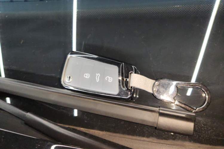 Used Volkswagen Magotan 2025 Revised Version 2 Zhongxiang Edition 330TSI DSG Luxury Trim Vehicle Key