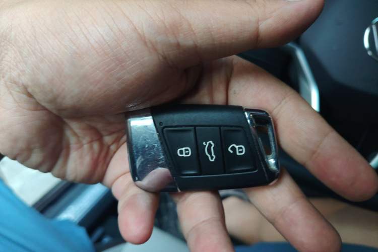 Used Volkswagen Magotan 2025 Zhongxiang Version 330TSI DSG Luxury Edition Vehicle Key