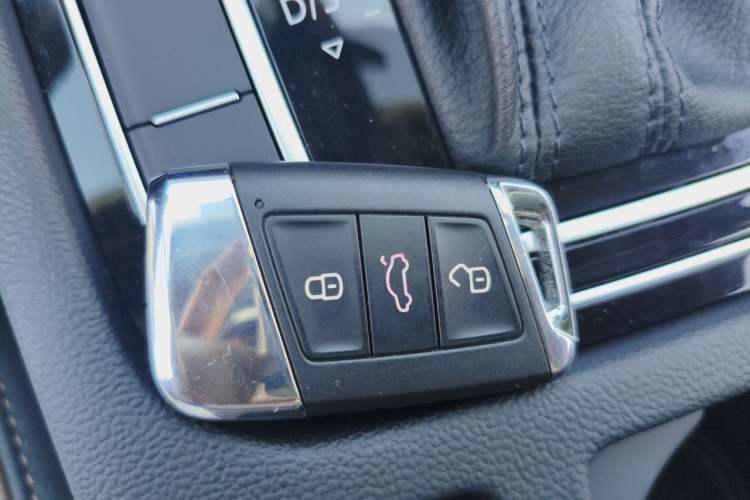 Used Volkswagen Magotan 2025 Revised Version Zhongxiang Edition 330TSI DSG Luxury Trim Vehicle Key