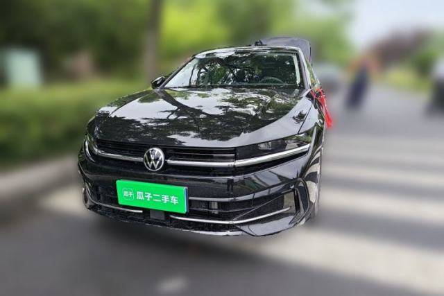 Ojetý Volkswagen Magotan 2026 300TSI Premium Edition Eye-Catching Package
